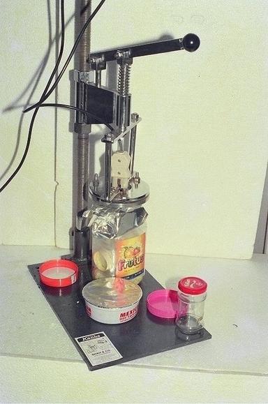 Semi-Automatic Containers Sealing Machine