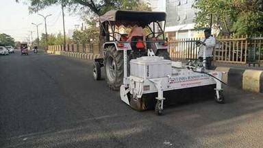 Tractor Mounted Road Cleaning Machine Capacity: 150 M3/Hr