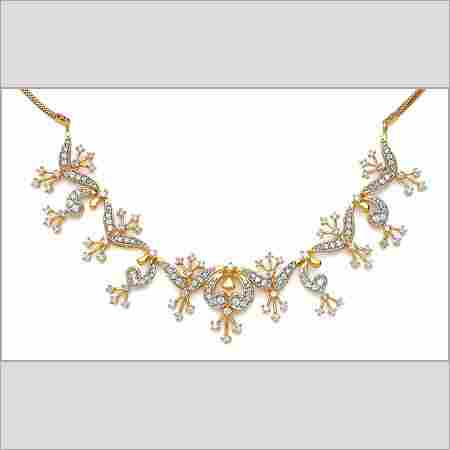 DESIGNER GOLD NECKLACE WITH STUDDED DIAMOND