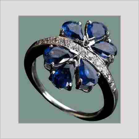 18k White Gold Ring with Blue Sapphire