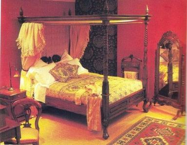 Queen Anne Four Poster Bed
