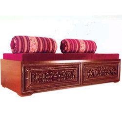 Diwan Table with Poufs
