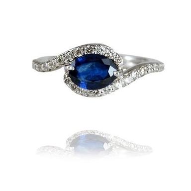 Elegant Ring With Diamond And Blue Sappire
