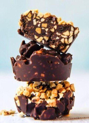 Brown Tasty And Crispy Solid Homemade Dark Chocolate With Nuts 1Kg