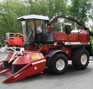 Forage Harvester For Agriculture And Farming Made By Iron 235 Hp Capacity Capacity: 50 T/Hr