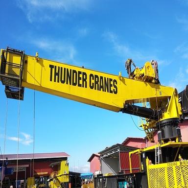 Yellow Hydraulic Power Stationary, Pedestal Mounted Offshore Lattice Ship Thunder Cranes