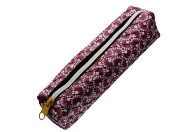 190Mm Blocking Function Strong Zipper Pencil Case For Stationery Capacity: 1 Kg/Day