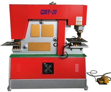 Metal Plate Hydraulic Ironworker Machine With CNC Feeding Table