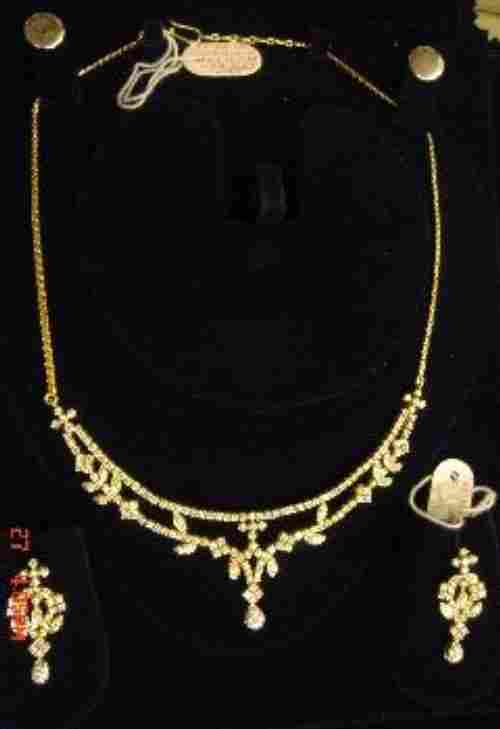 Elegant Design Diamond Necklace Set