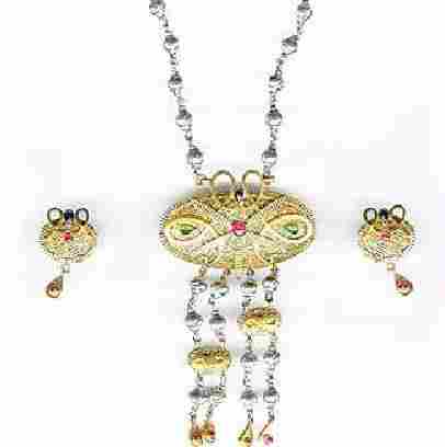 Charming Gold Necklace Set