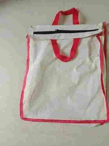 पुन: प्रयोज्य क्रीमी कलर लॉन्ग स्ट्रैप हाई ग्रिप प्लेन प्रोमोशनल 100% कॉटन जिपर बैग दो स्ट्रैप्स हैंडल के साथ, 30 किग्रा क्षमता 