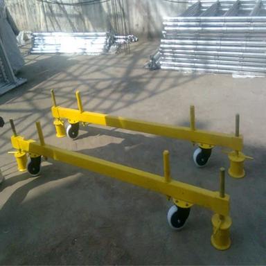 Aluminium Scaffolding On Four Brakable Wheels Application: Construction