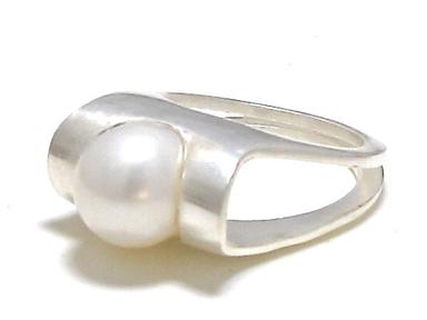Silver Pearl Ring