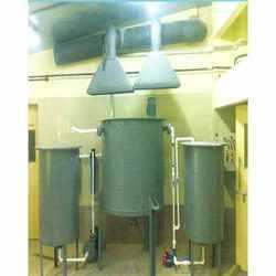 Reaction Vessels With Exhaust System