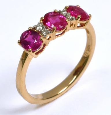 18k Gold Diamond And Ruby Ring