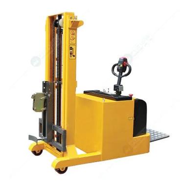 Counterbalance Floor Crane Application: Warehouse