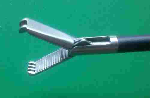2x4 Toothed Grasping Forceps 5mm