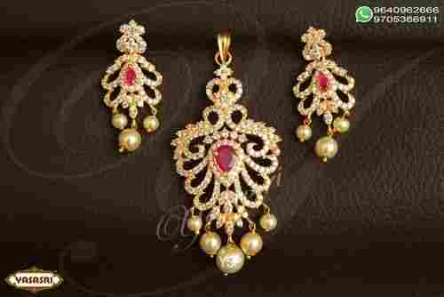Traditional Pendent Set
