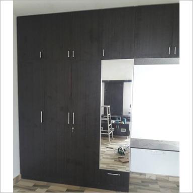 Easy To Clean Polished Bedroom Wooden Wardrobe