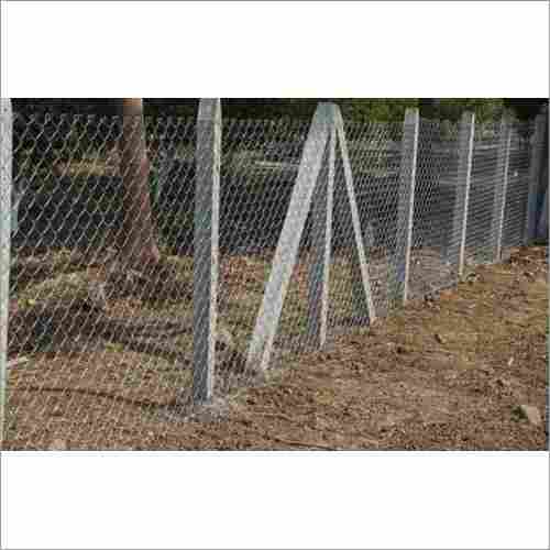 Cement Pol Chain Link Fencing