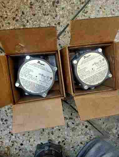 Dwyer USA 1950 10 2F Differential Pressure Switch