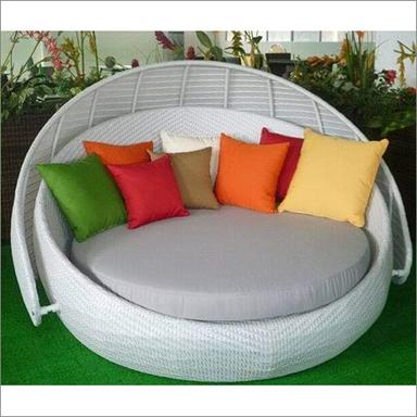 Outdoor Wicker Day Bed With Pillow Application: Hotel