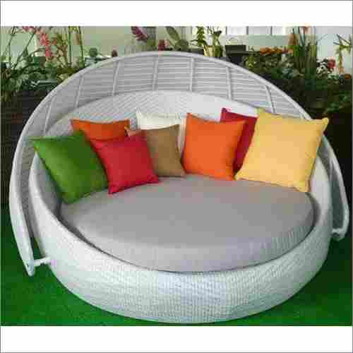 Outdoor Wicker Day Bed With Pillow