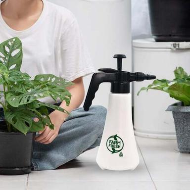 Multi / Assorted 1 Litre Garden Sprayer Used In All Kinds Of Garden And Park For Sprinkling And Showering Purposes (9023)