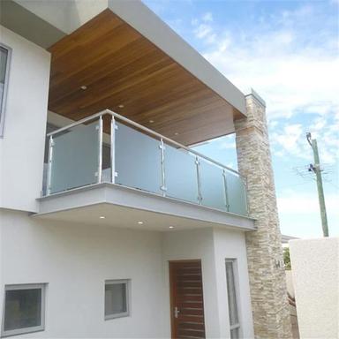 Balcony Design Steel Glass Railing Size: As Per Requirement