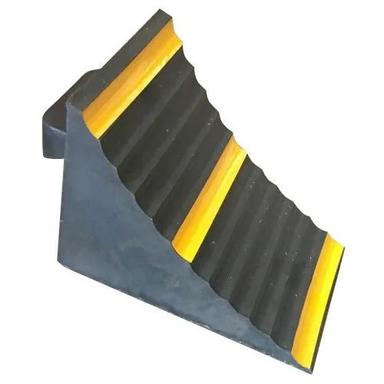 Black And Yellow Rubber Parking Blocks Usage: Car Stopper