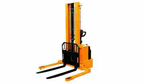 Straddle type Stacker