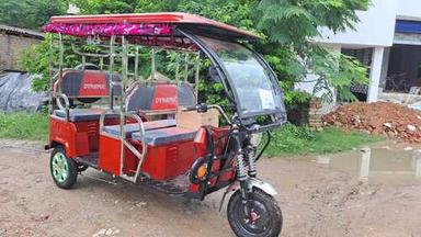 6 Seater Battery Operated E Rickshaw Battery Life: 3 Years