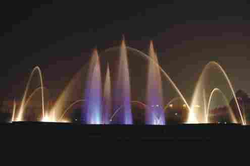 Multi Million Colors of Light for Fountains, Parks, Monuments & Show rooms