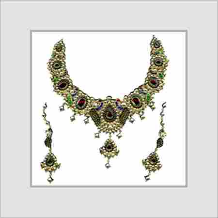 Mesmerizing Design Kundan Necklace