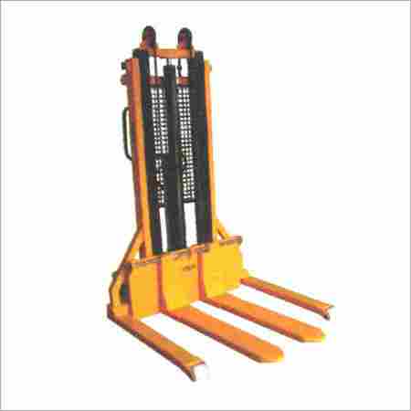 High Material Strength Straddle Stacker