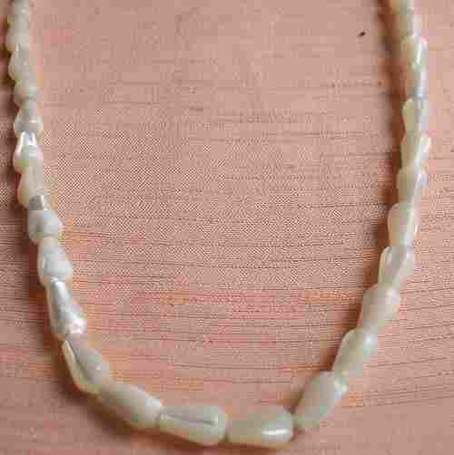 Fashionable White Shell Beads Necklace