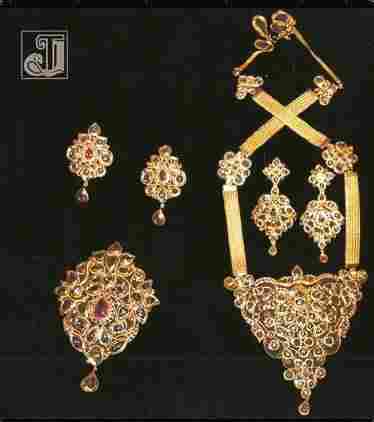Heavy Design Diamond Necklace Set