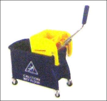 BUCKET WITH SIDE PRESS WRINGER