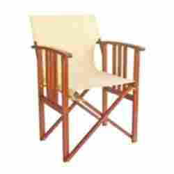 लकड़ी की तह कुर्सियाँ 
