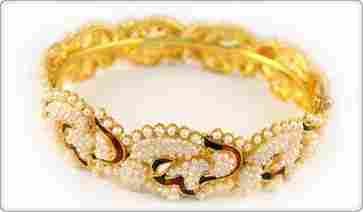 Fashionable Gold Diamond Bangle