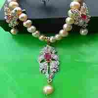 Beautiful Pearl Necklace Set