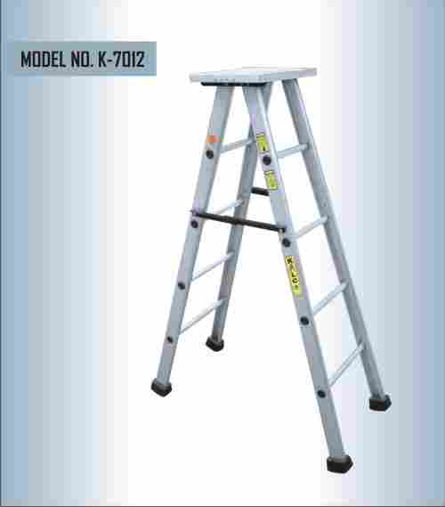 Aluminum Self Supporting Stool Type Folding Ladder (K-7012)