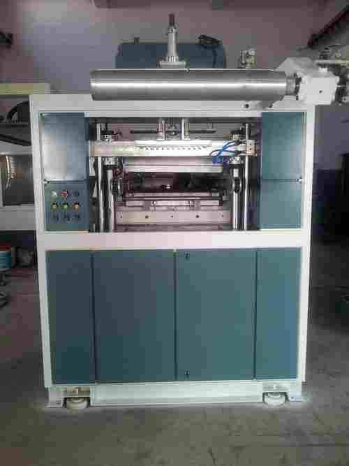 Thermoforming Machine With Inline Cutting And Stacking