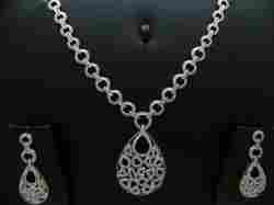 Fashionable Diamond Necklace