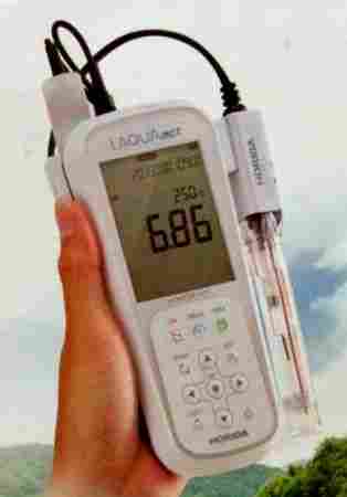 Portable PH and Water Quality Meter (Laqua Act D-70 Series)