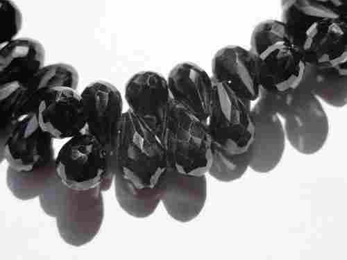 Black Spinal Tear Drops Precious Stone Necklace