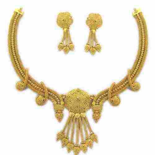 Eye-Catching Gold Necklace