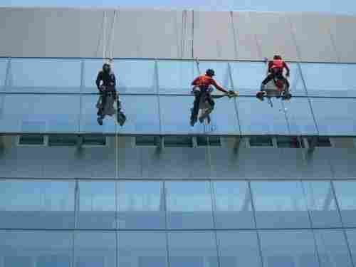 Building Glass Cleaning Service