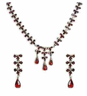 Necklace Set in Sterling Silver with Garnet
