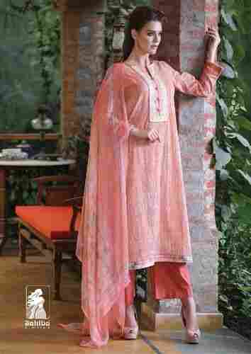  मन्नत लेडीज़ कॉटन डिजिटल प्रिंट एम्ब्रॉयडरी सूट के साथ 